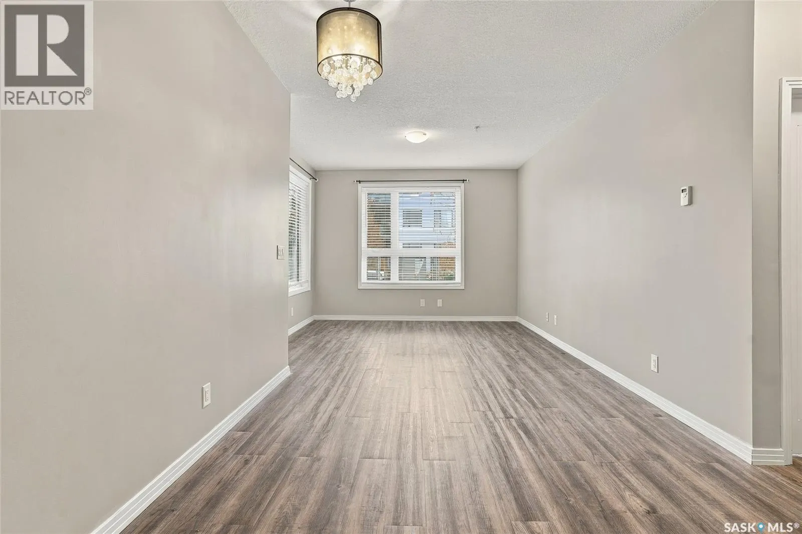 122 235 Evergreen SQUARE