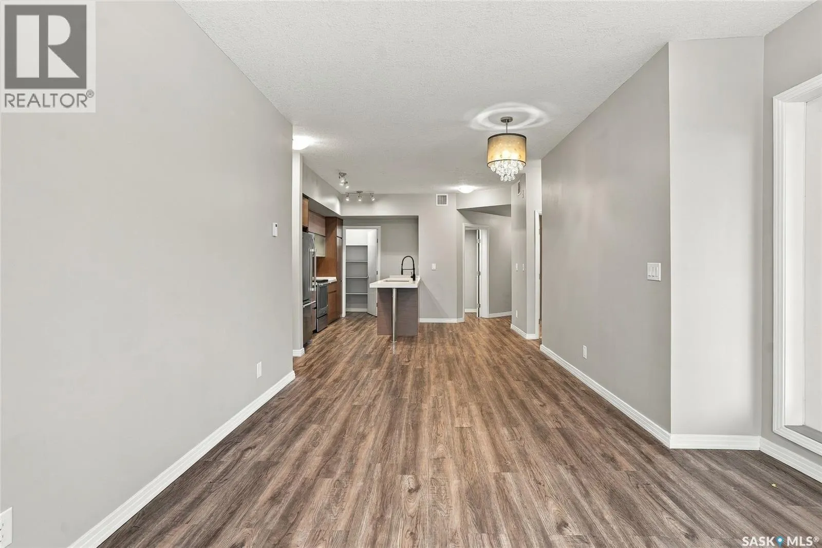 122 235 Evergreen SQUARE