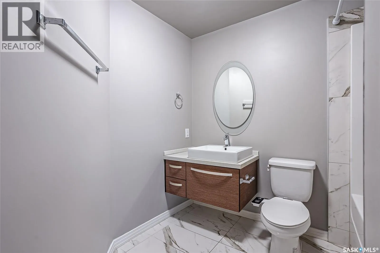 122 235 Evergreen SQUARE
