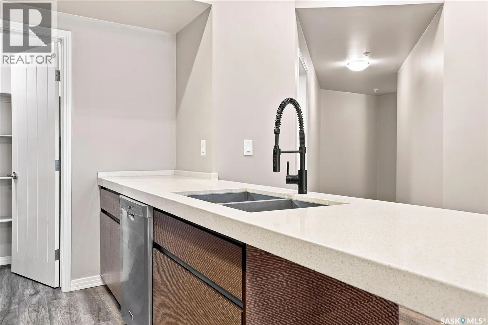 122 235 Evergreen SQUARE