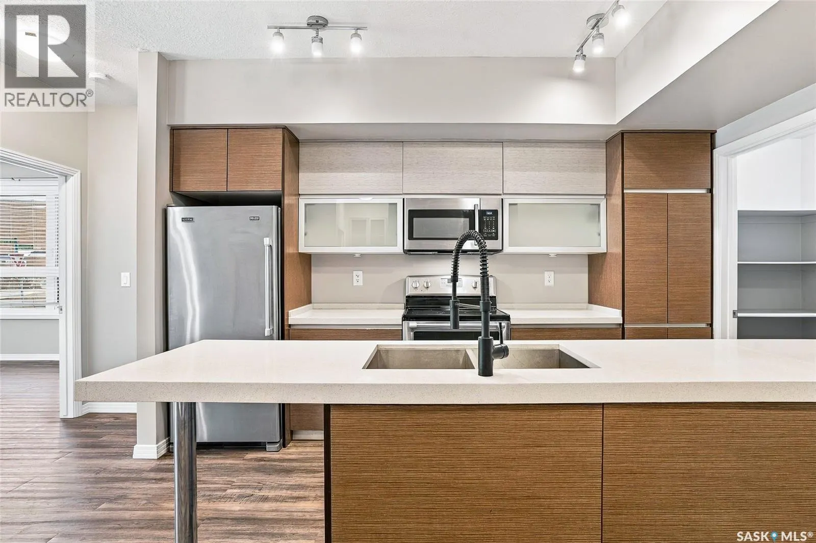 122 235 Evergreen SQUARE