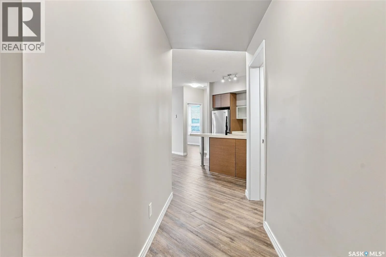 122 235 Evergreen SQUARE