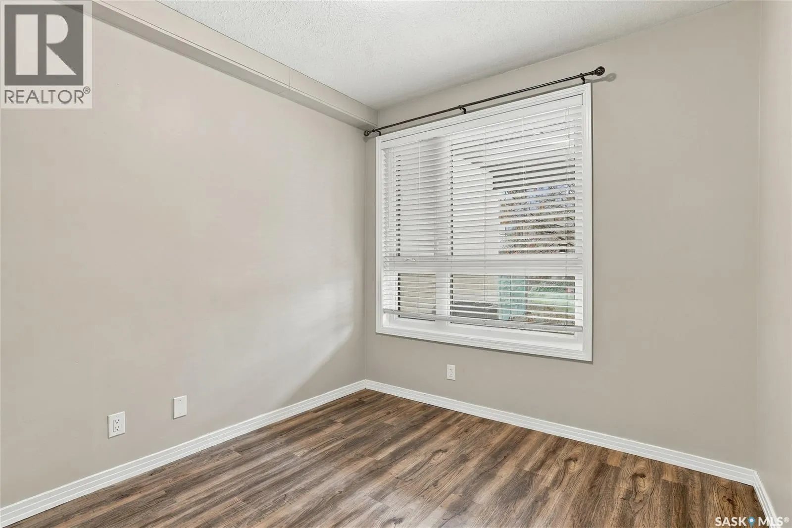 122 235 Evergreen SQUARE