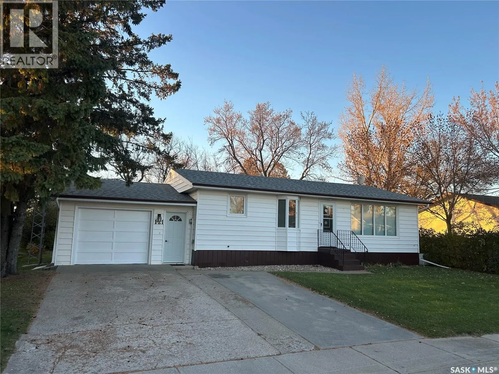 121 Moir DRIVE