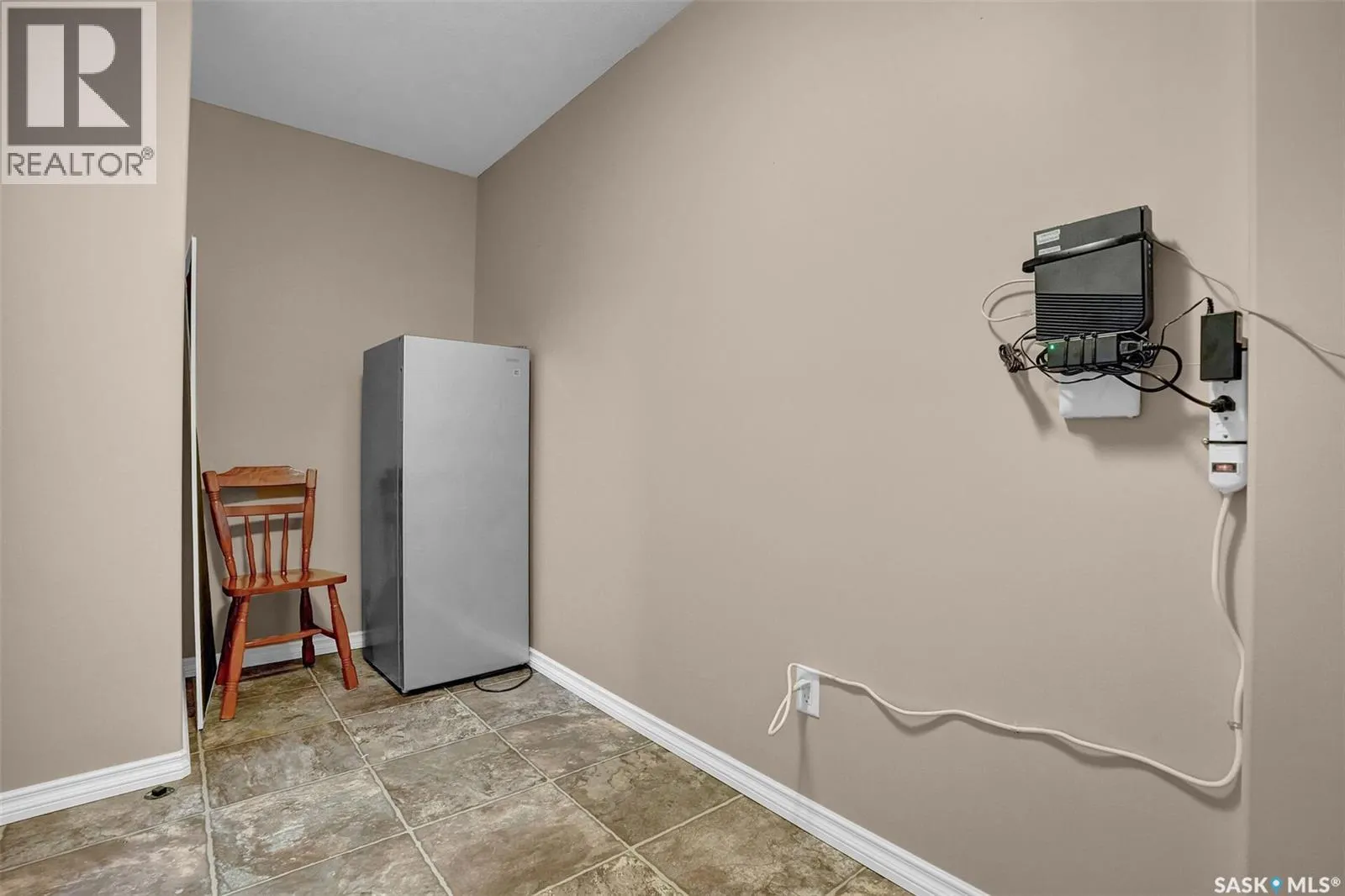 301 2885 Arens ROAD E