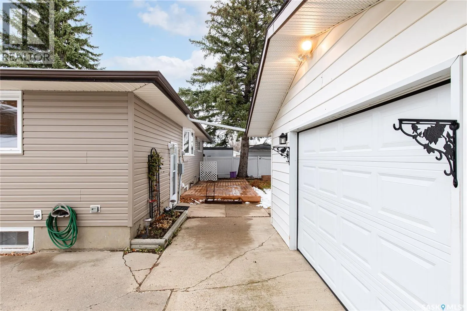 1311 King CRESCENT