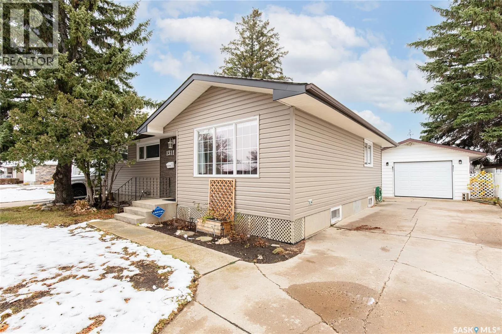 1311 King CRESCENT