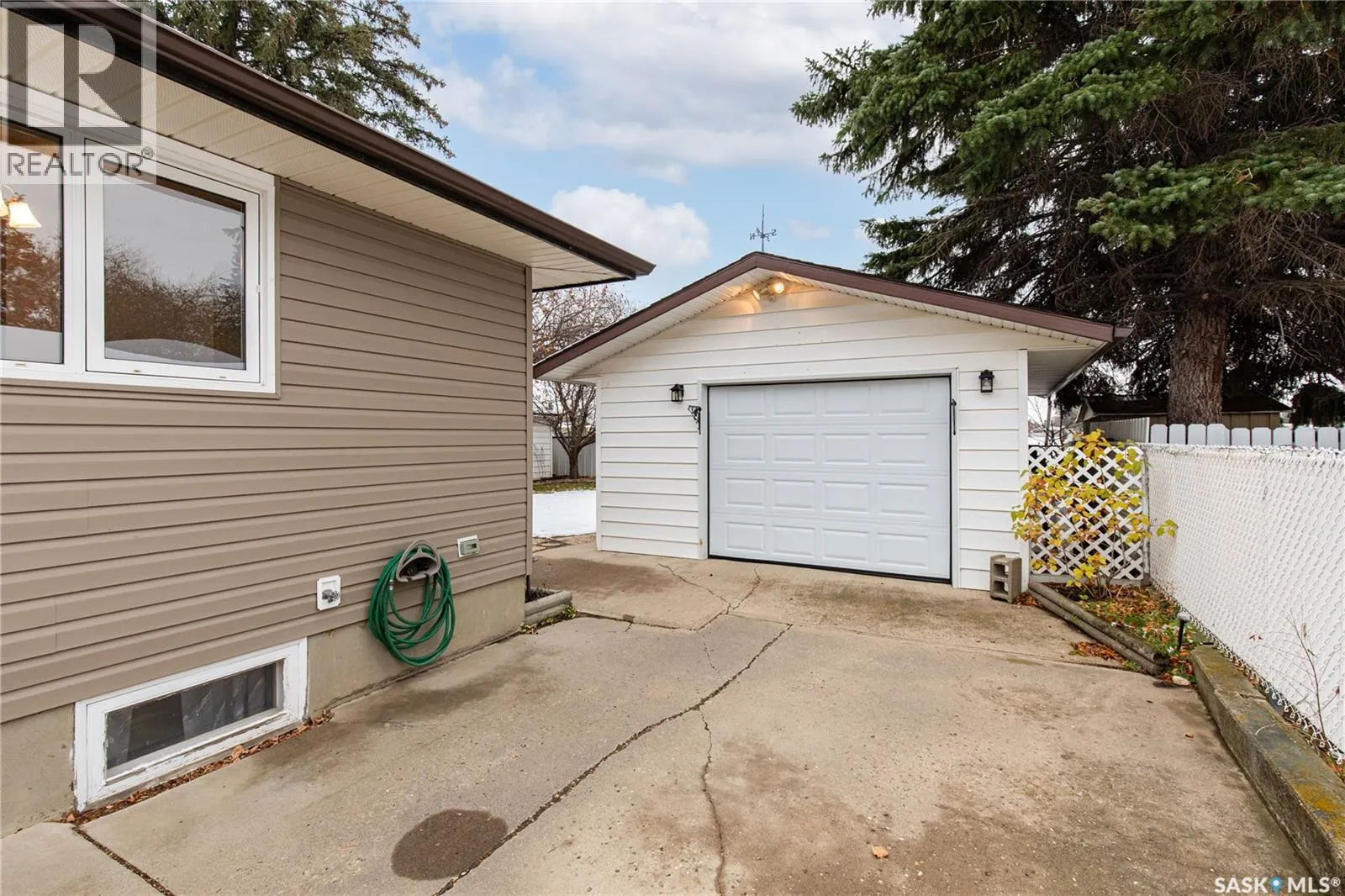 1311 King CRESCENT