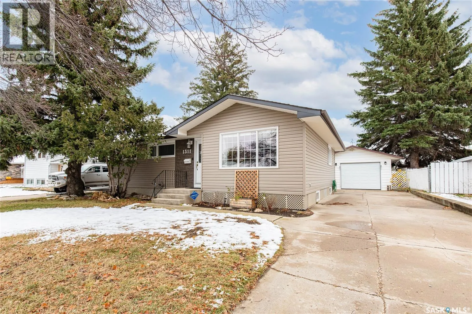 1311 King CRESCENT