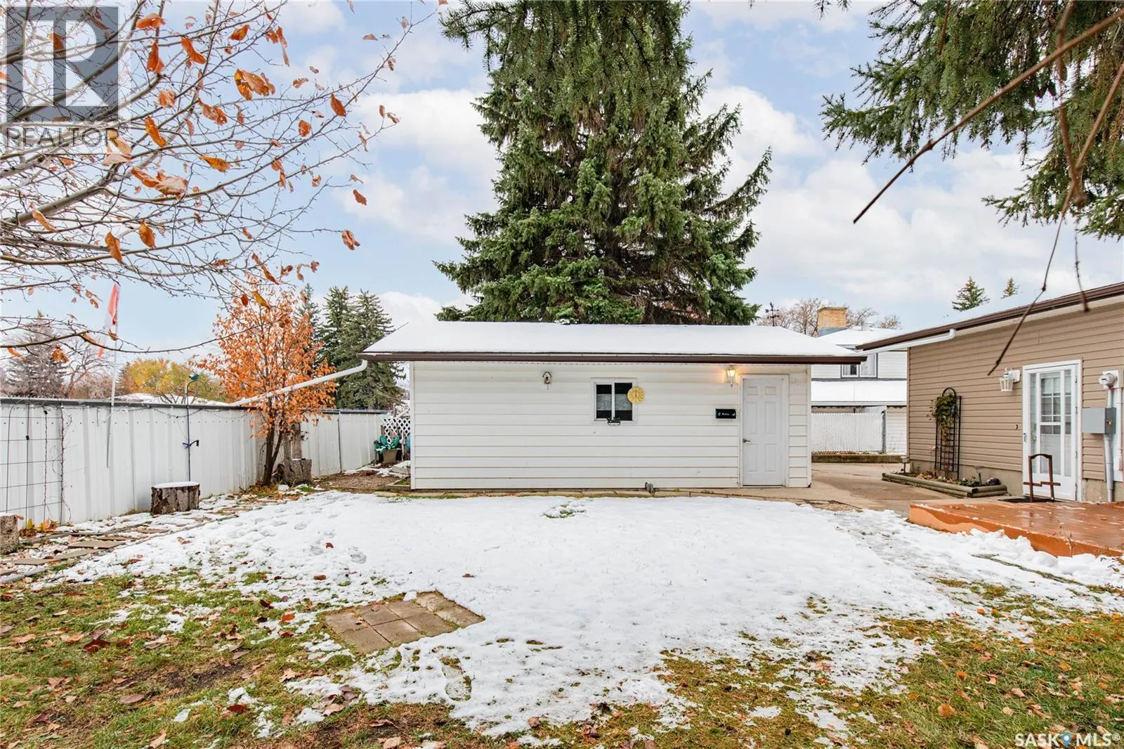 1311 King CRESCENT