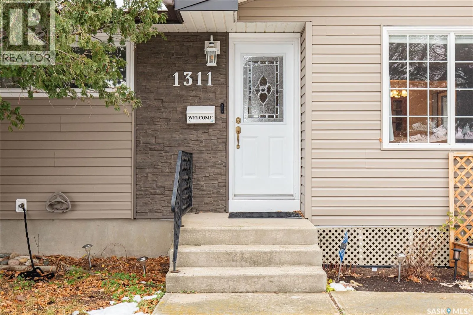 1311 King CRESCENT