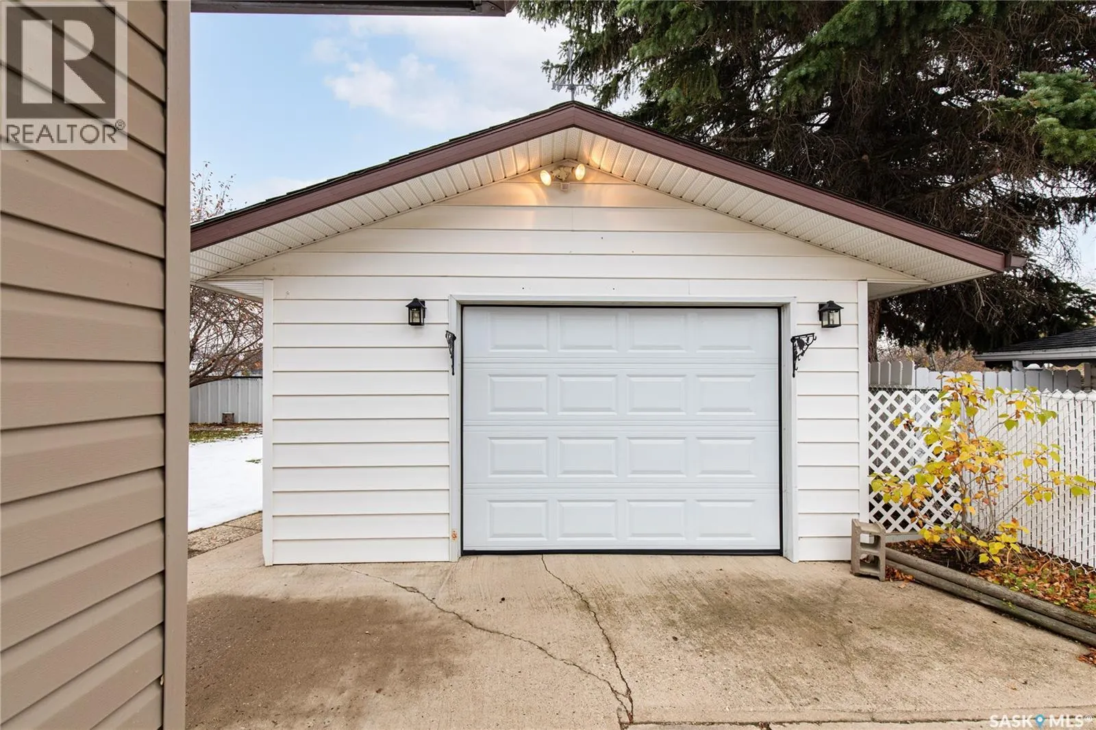 1311 King CRESCENT
