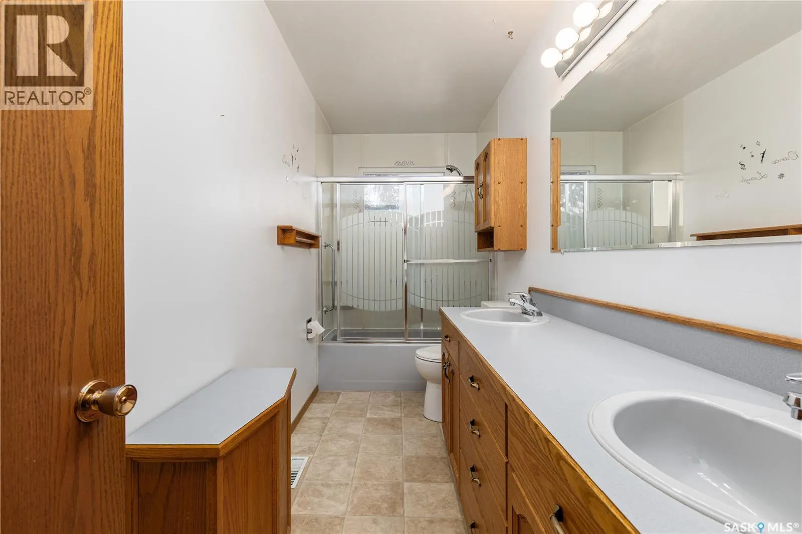 1311 King CRESCENT