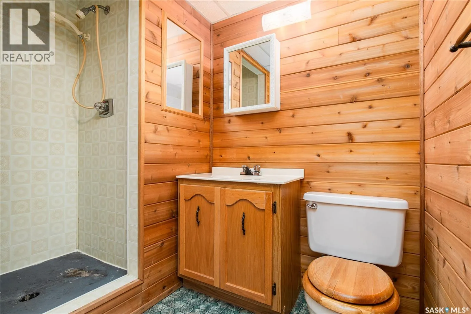 1311 King CRESCENT