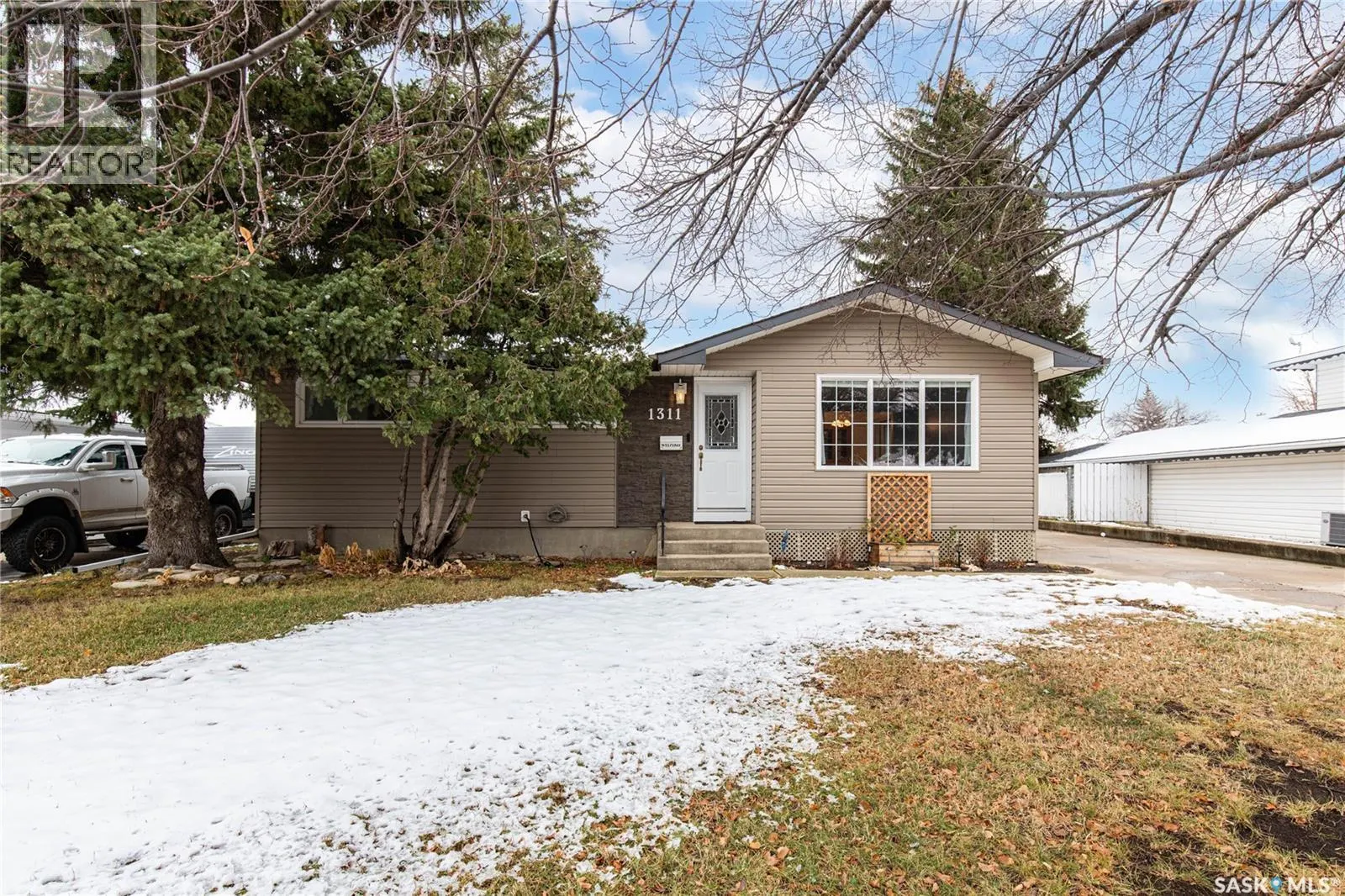 1311 King CRESCENT