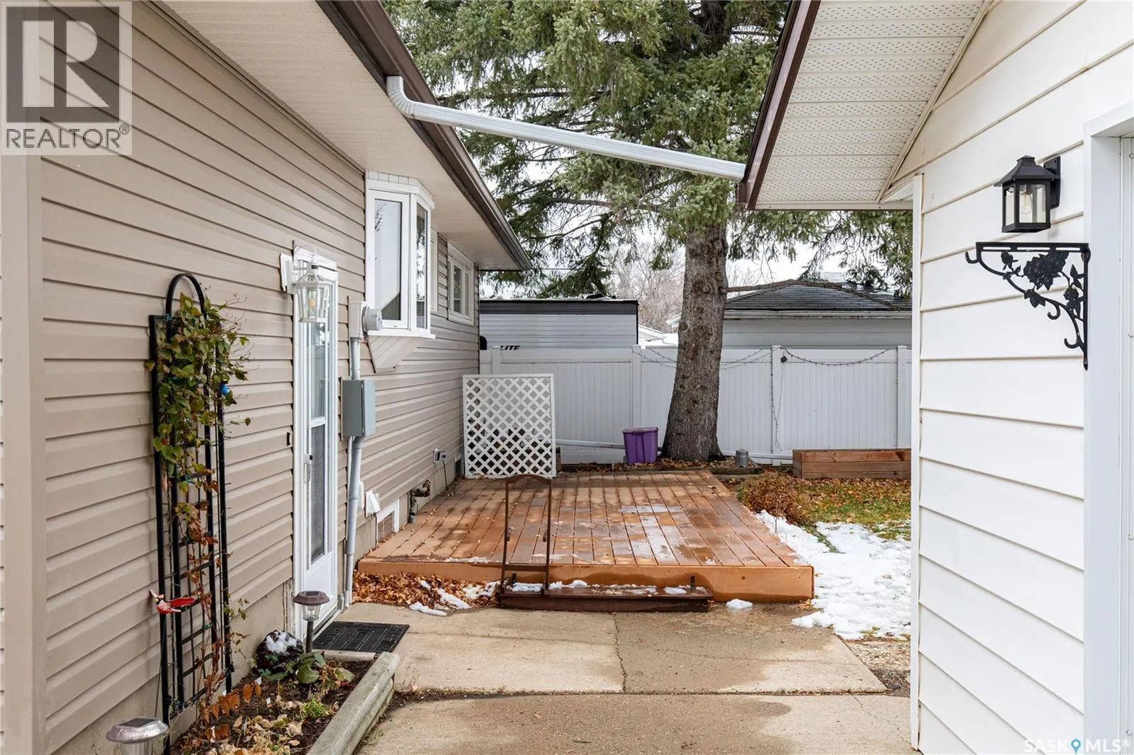 1311 King CRESCENT