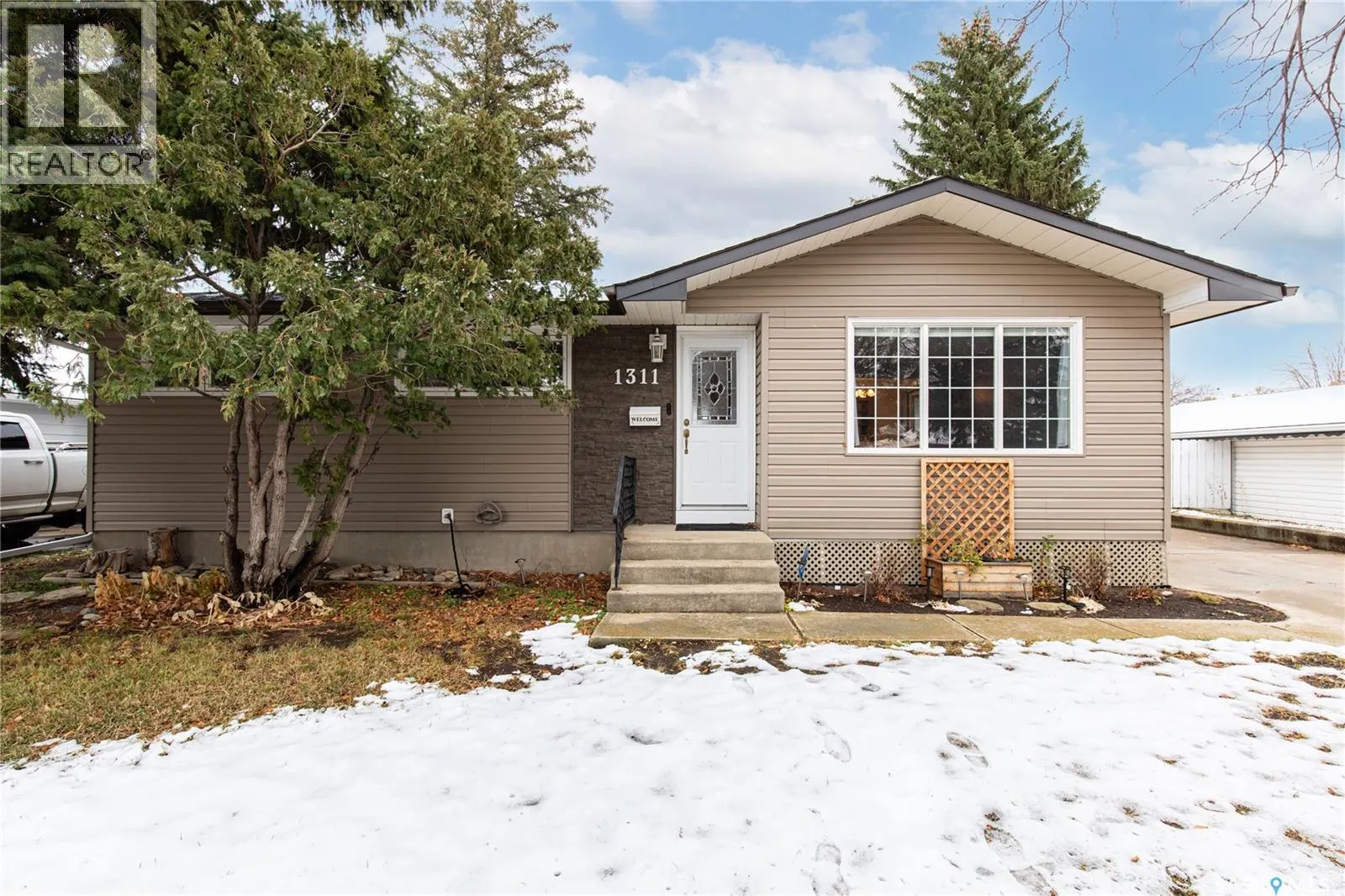 1311 King CRESCENT
