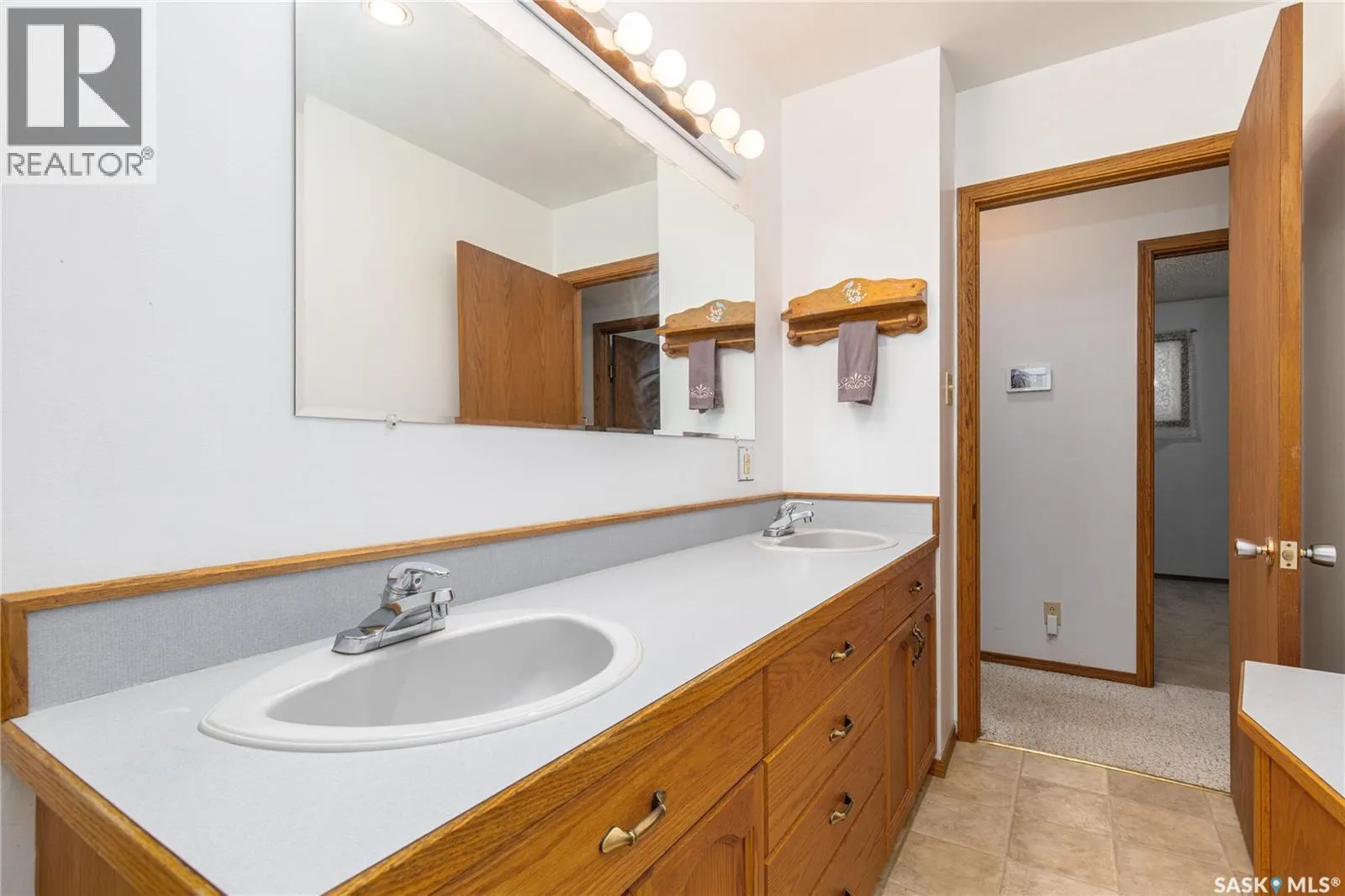 1311 King CRESCENT
