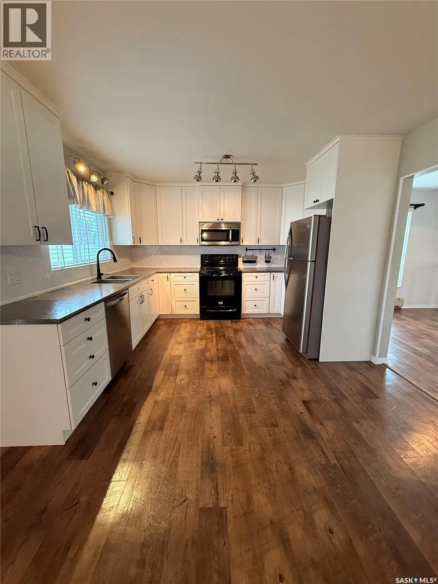 436 4th STREET E