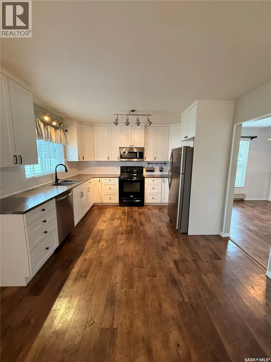 436 4th STREET E