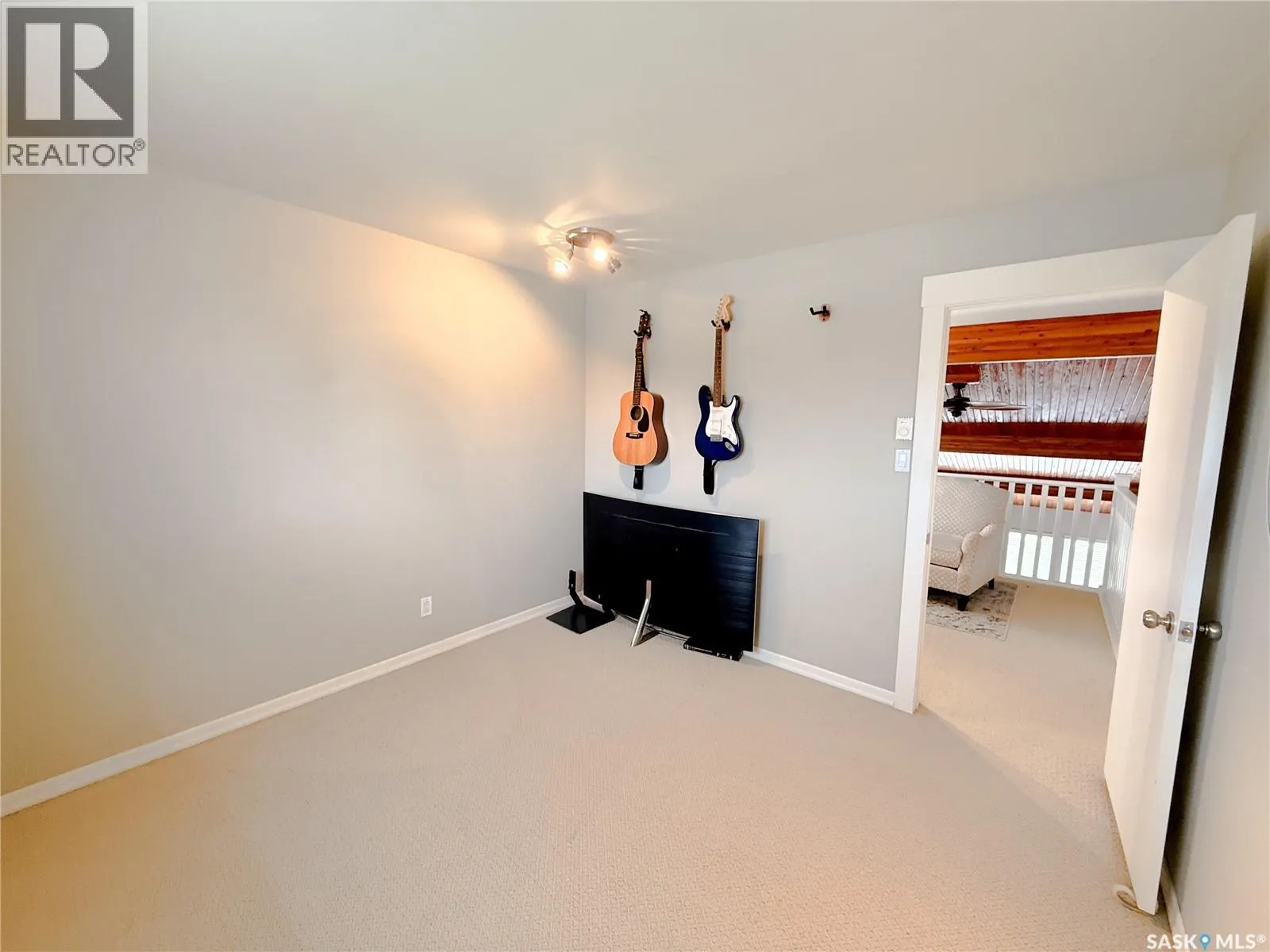 436 4th STREET E
