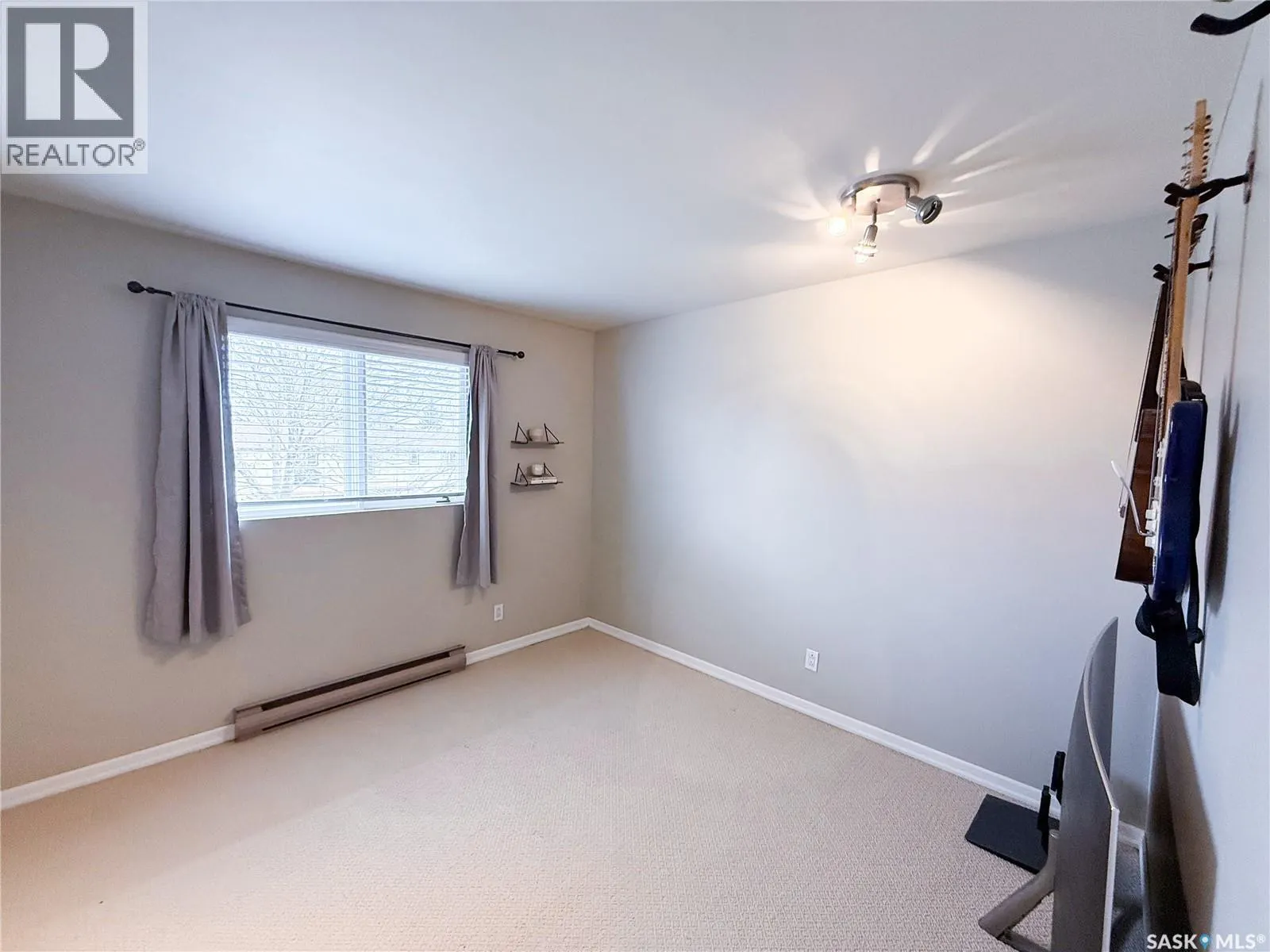 436 4th STREET E