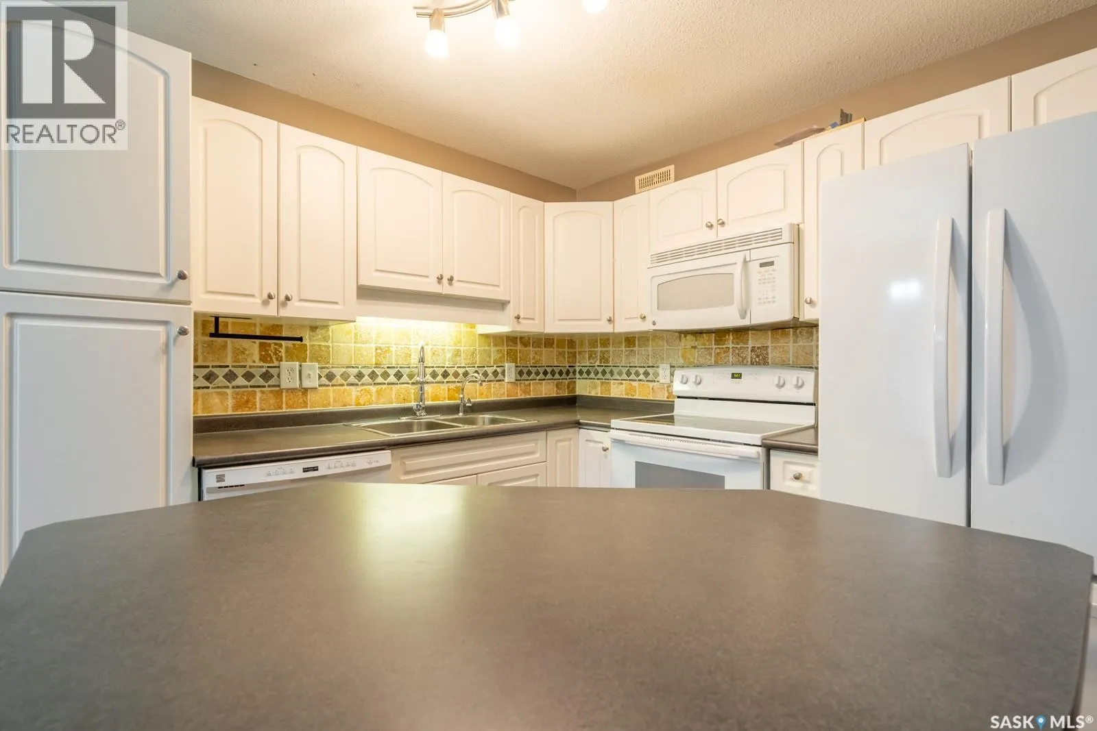 39 2400 Tell PLACE