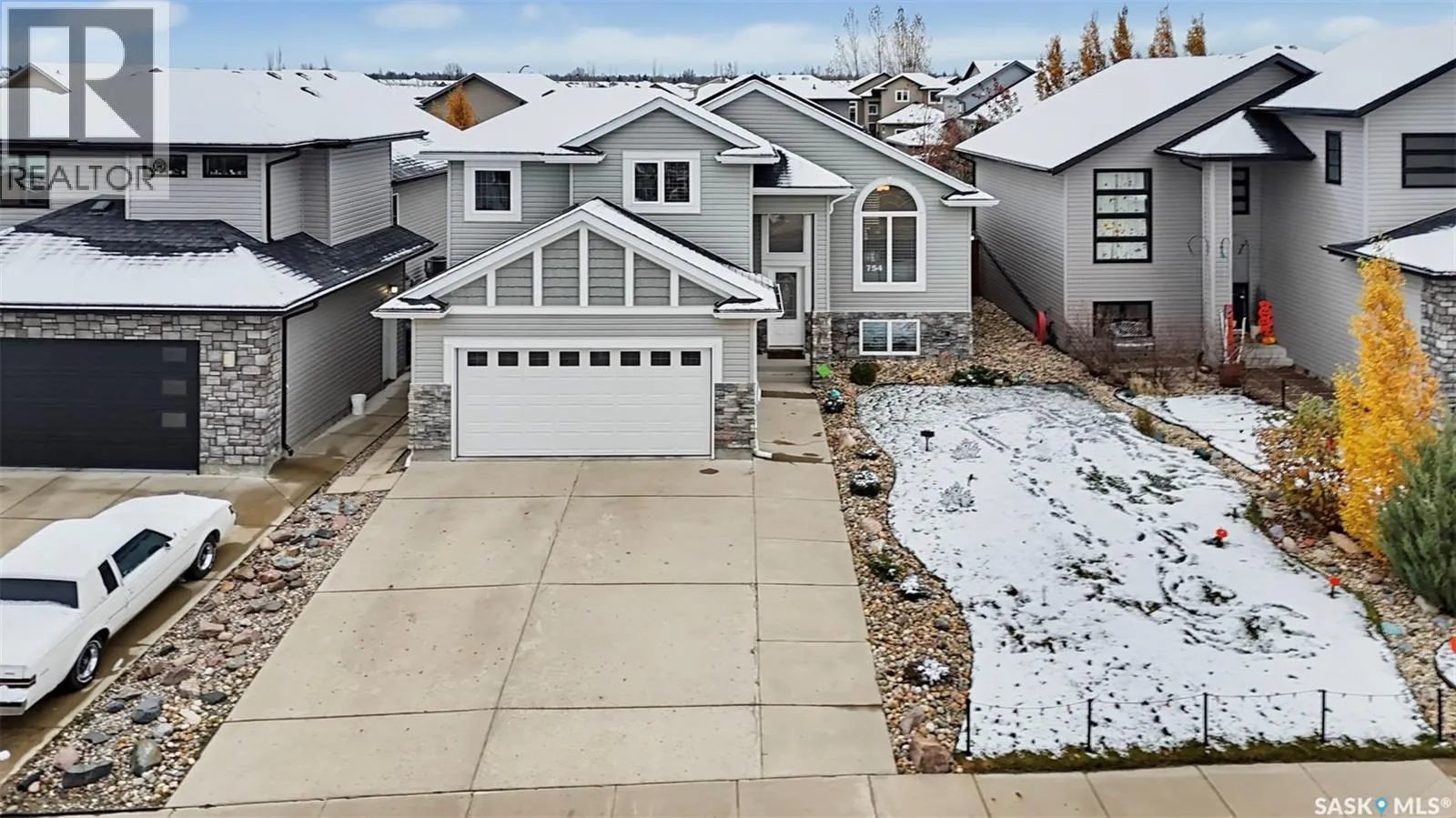 754 HARGREAVES CRESCENT