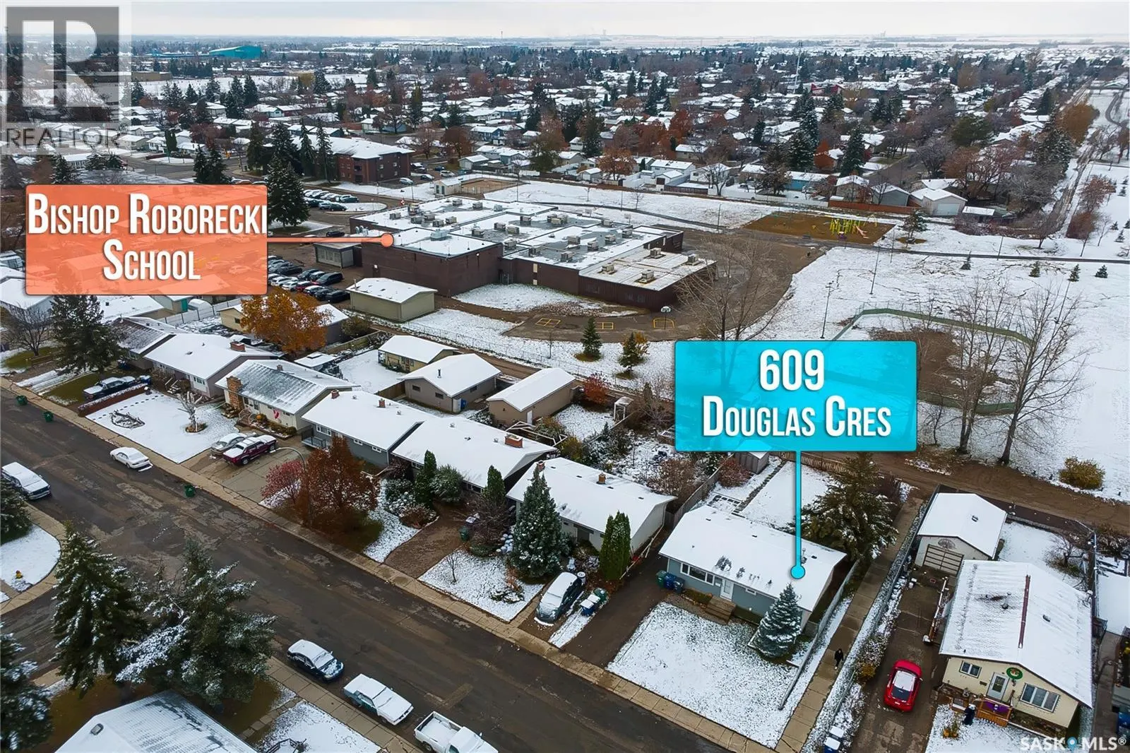 609 Douglas CRESCENT
