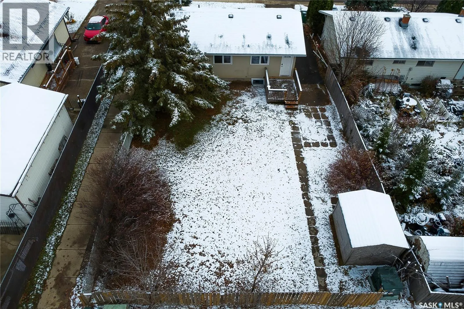 609 Douglas CRESCENT