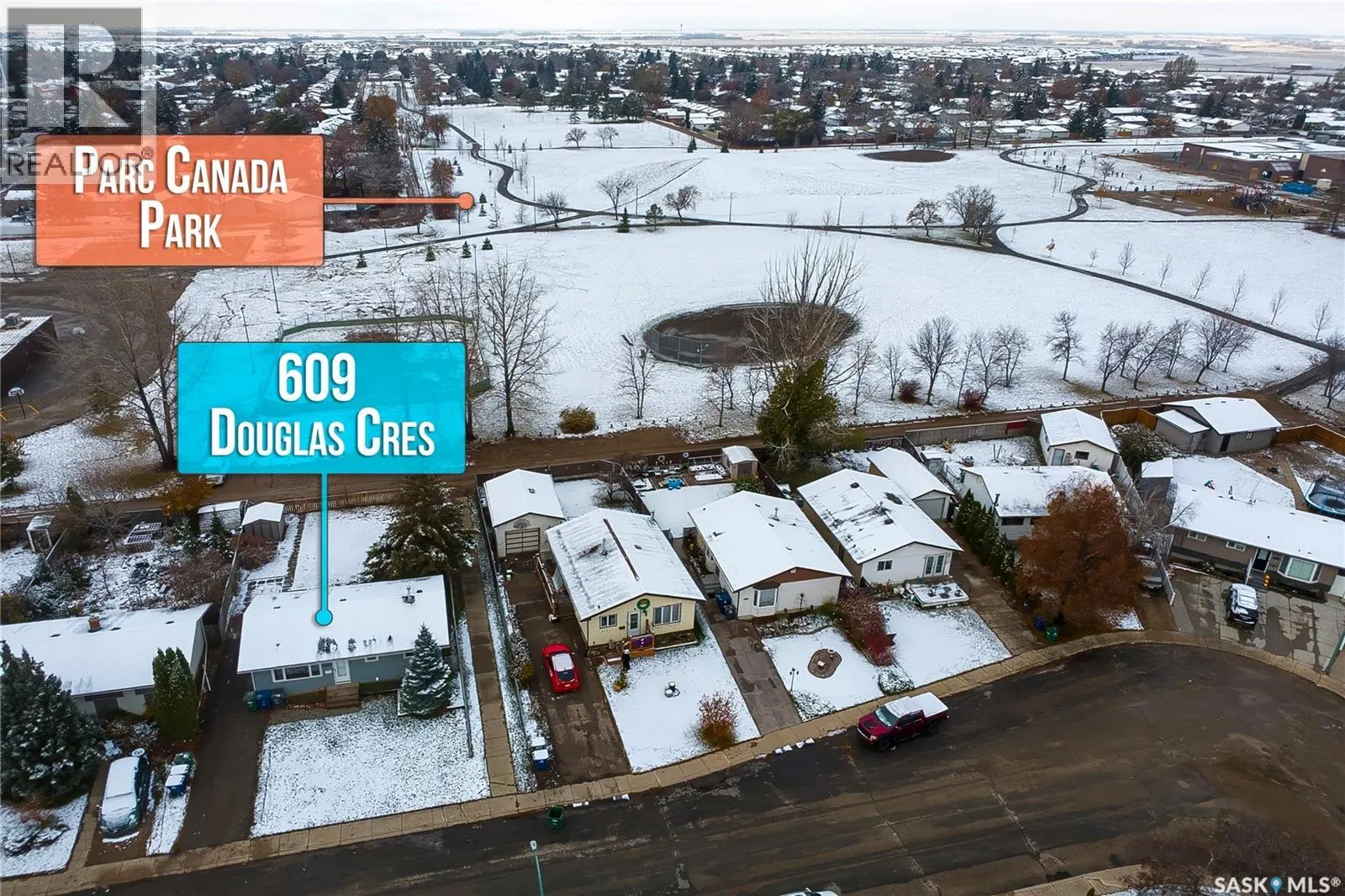 609 Douglas CRESCENT