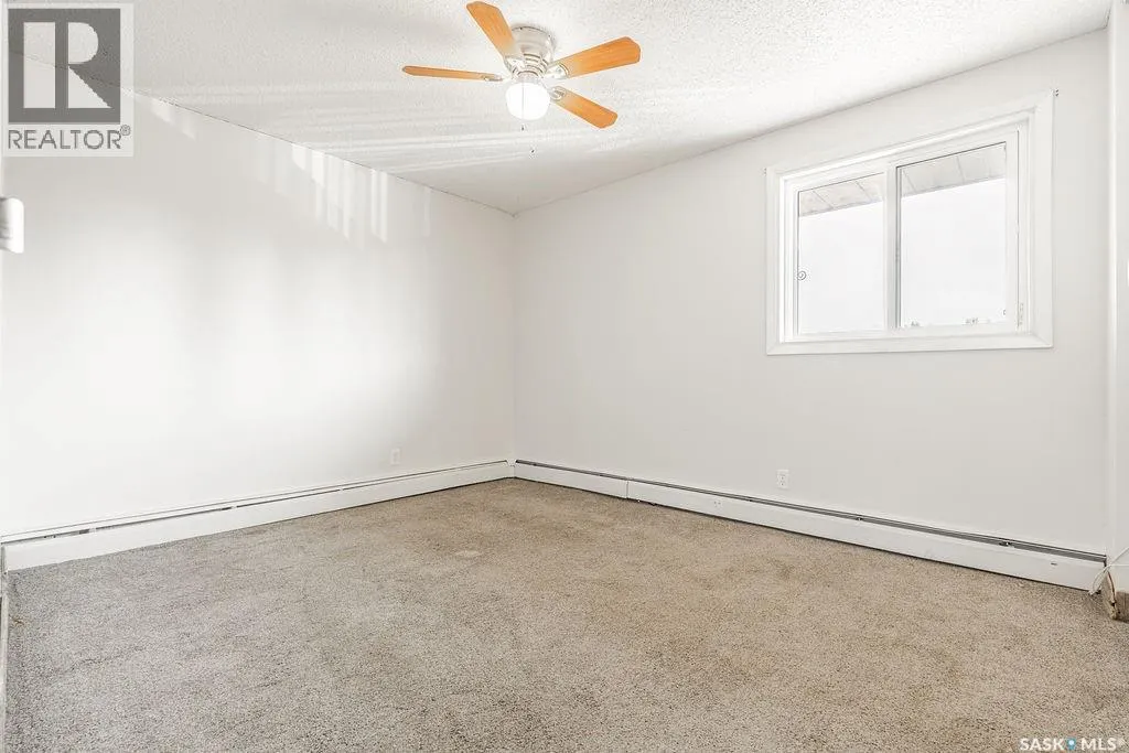 212 3302 33rd STREET W