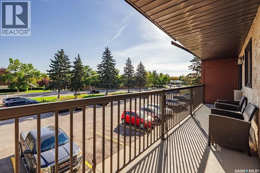 212 3302 33rd STREET W