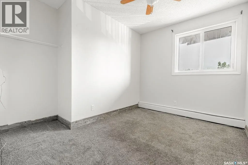 212 3302 33rd STREET W