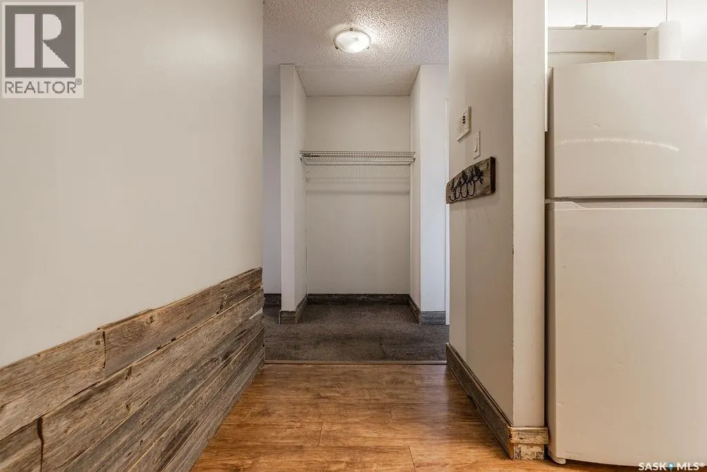 212 3302 33rd STREET W