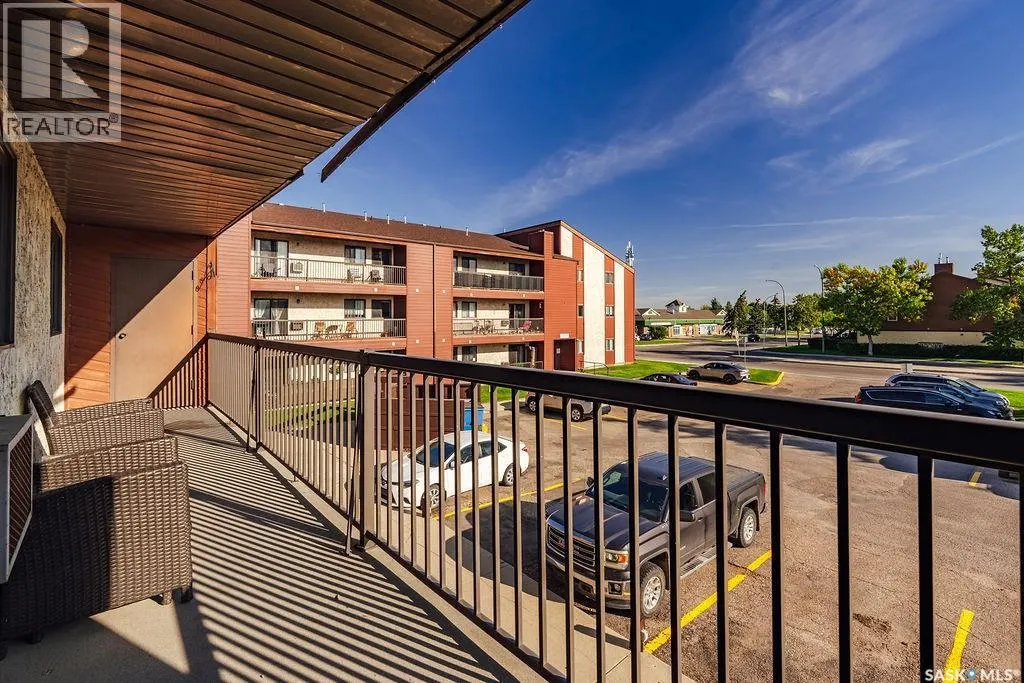 212 3302 33rd STREET W
