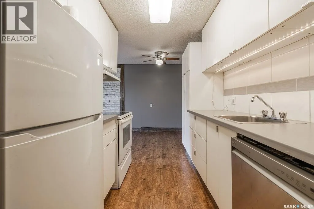 212 3302 33rd STREET W