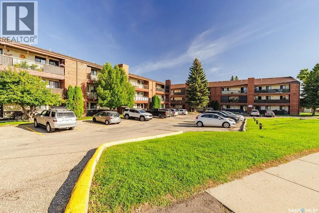 212 3302 33rd STREET W