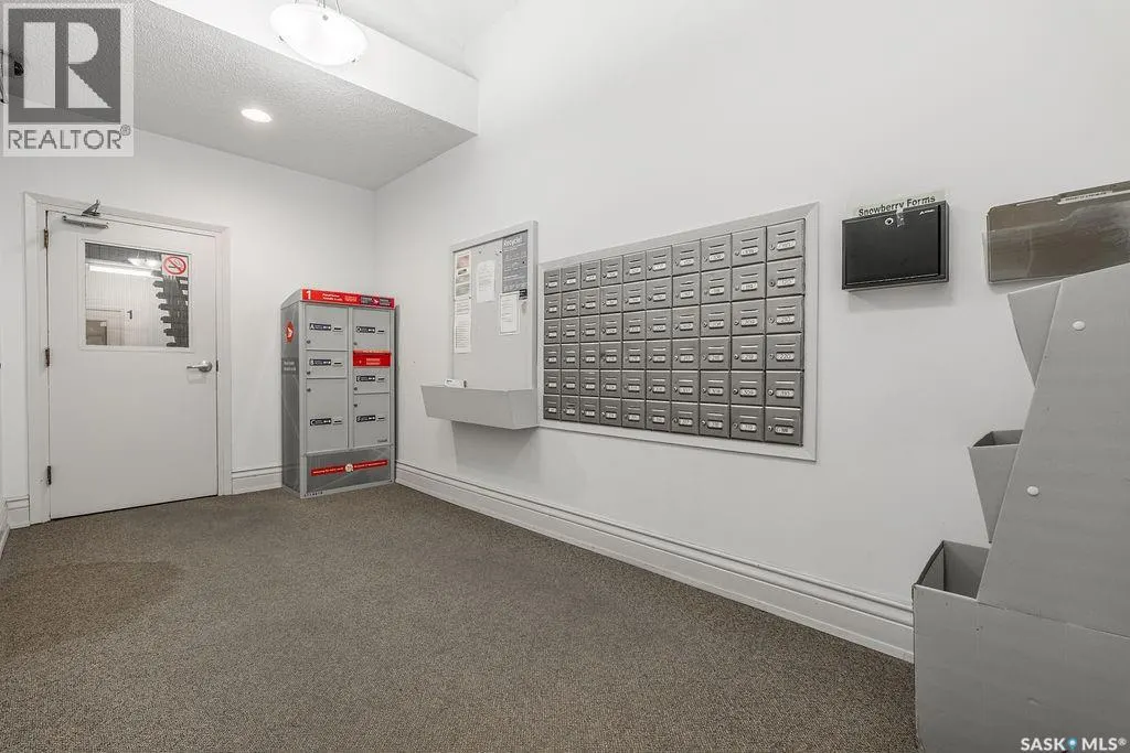 212 3302 33rd STREET W