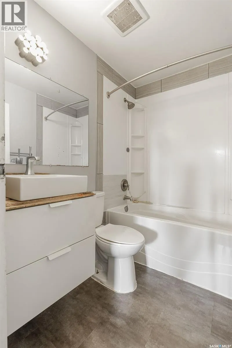 212 3302 33rd STREET W