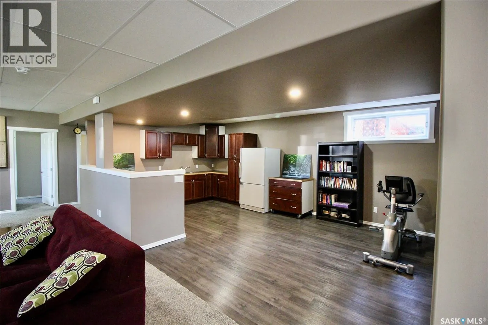 300 7th STREET