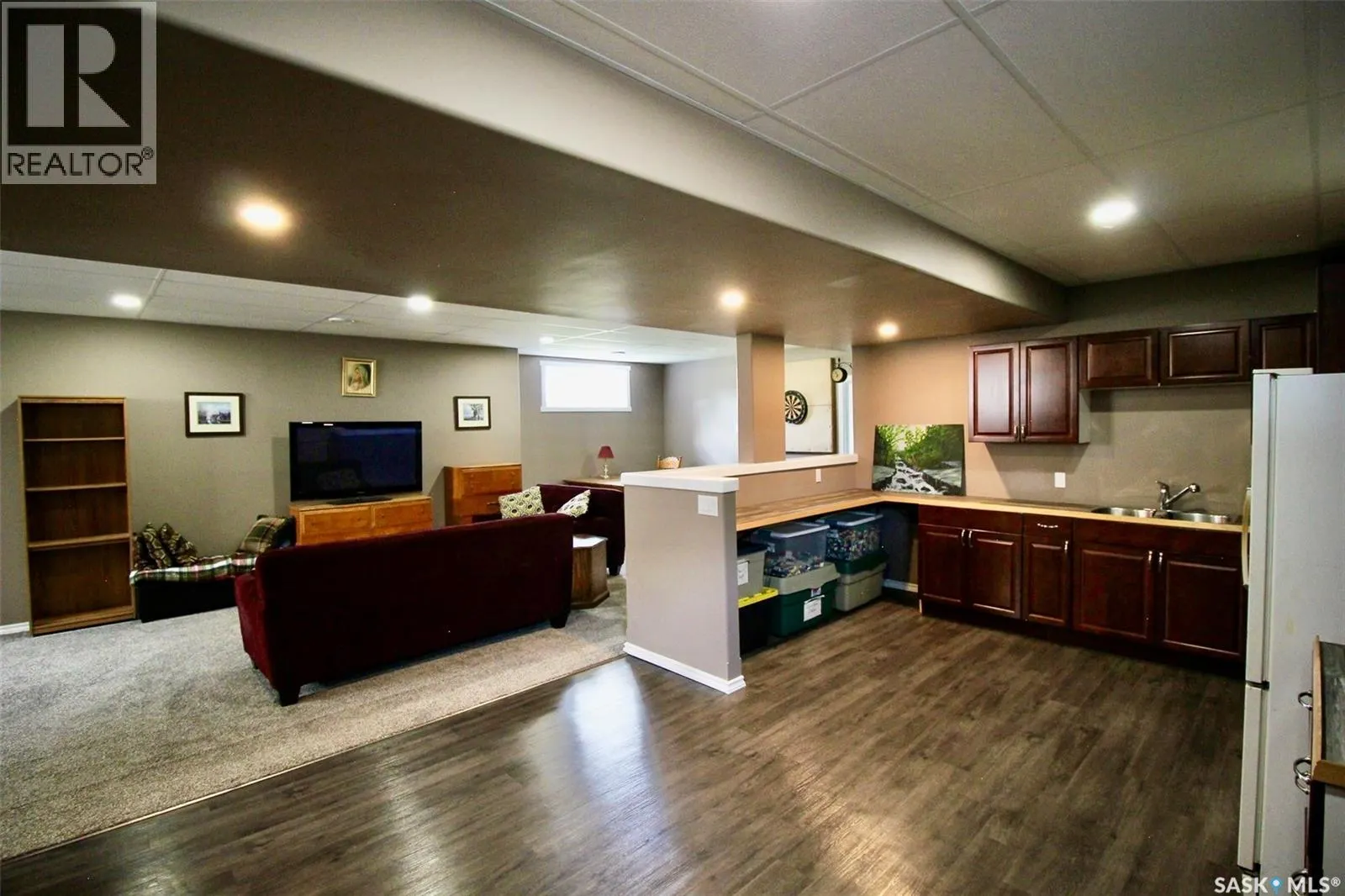 300 7th STREET