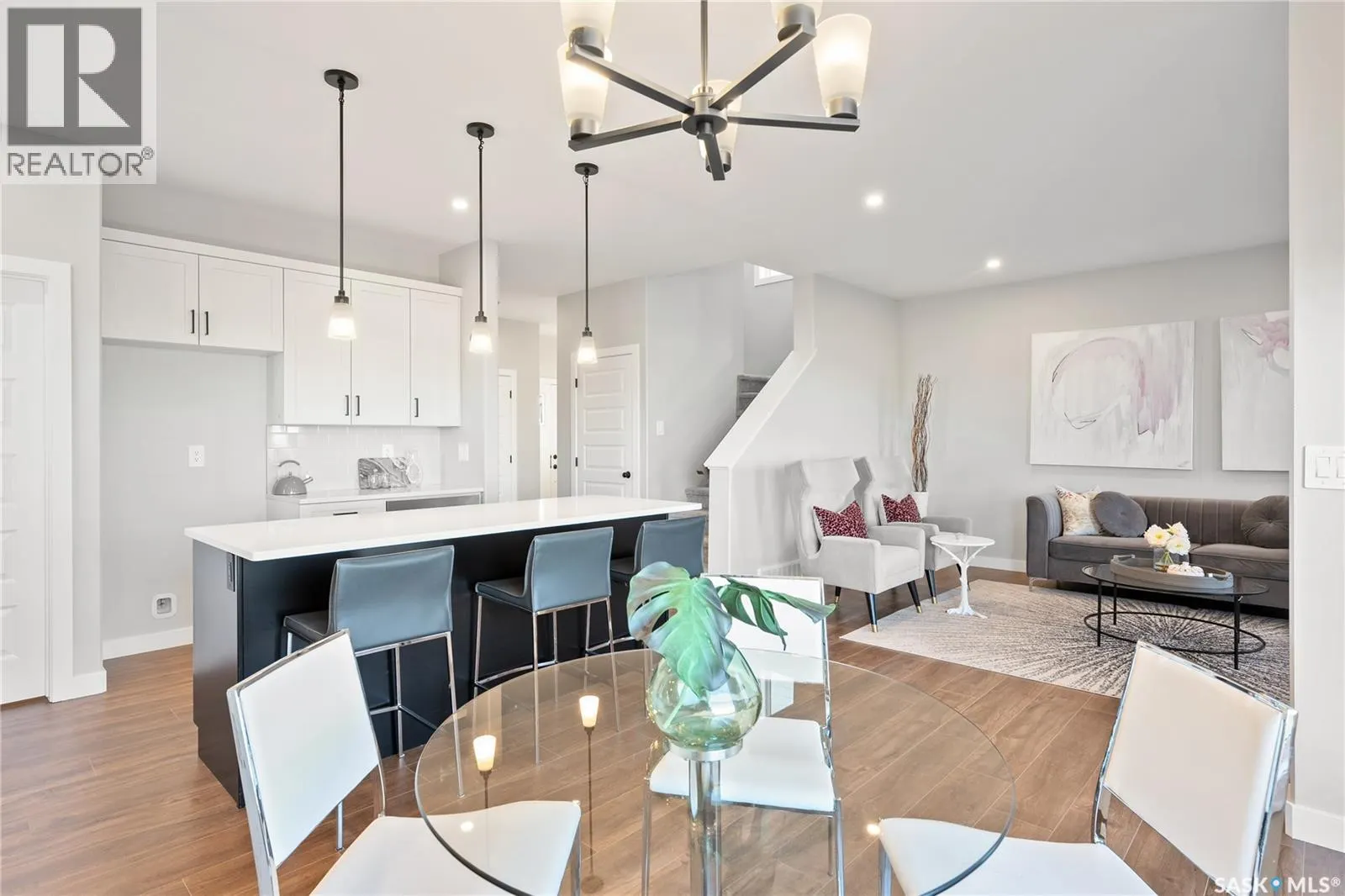 10 Vancouver CRESCENT