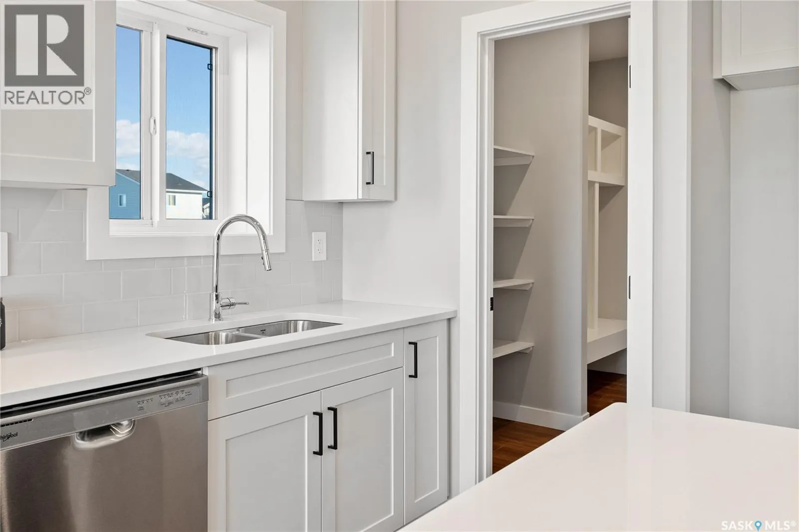 10 Vancouver CRESCENT