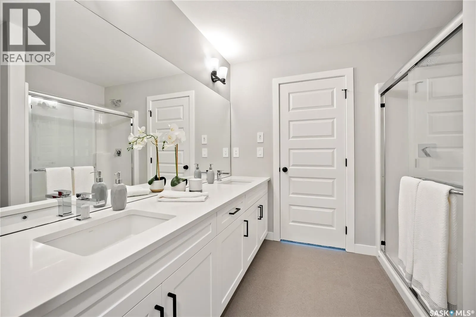 10 Vancouver CRESCENT