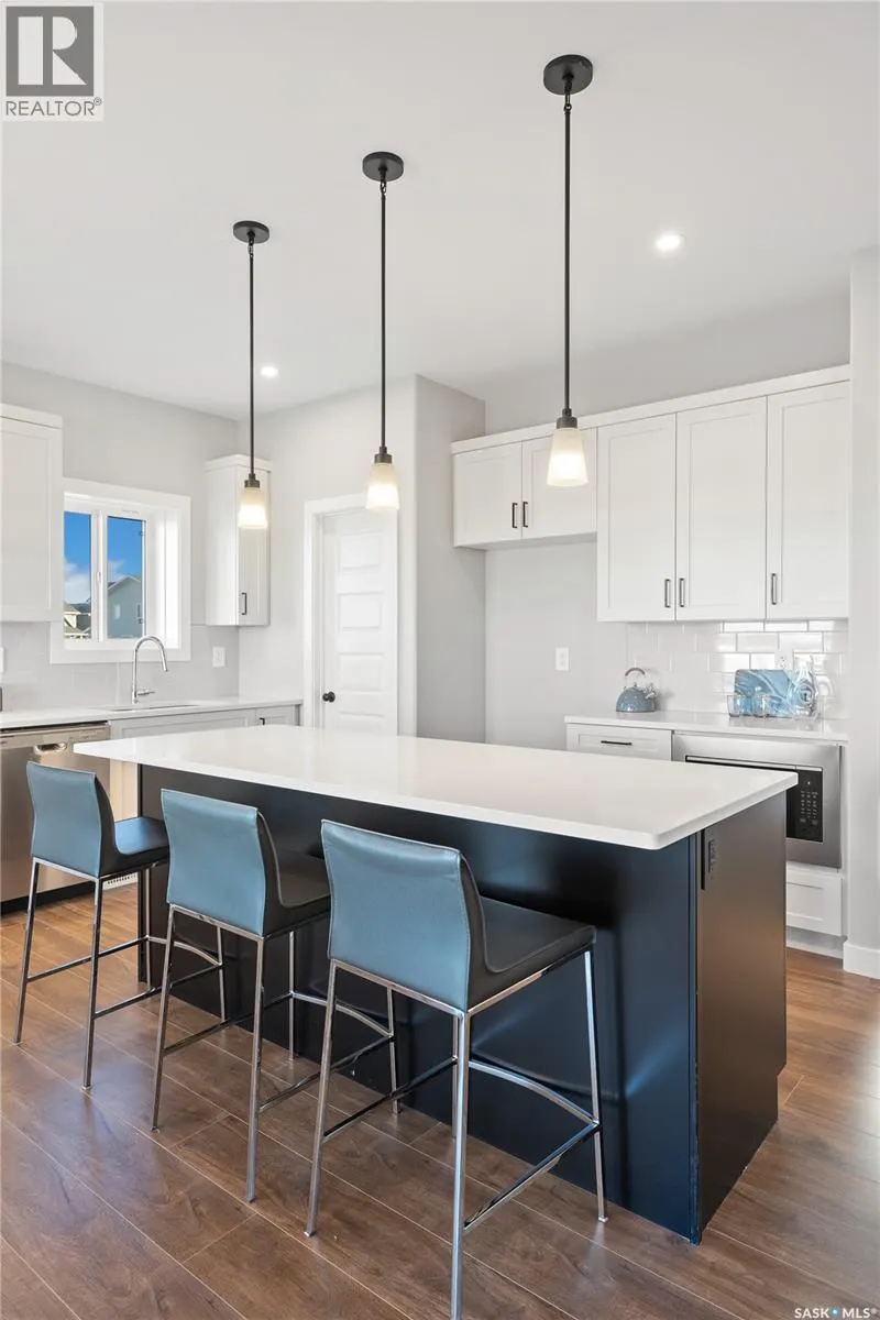 10 Vancouver CRESCENT
