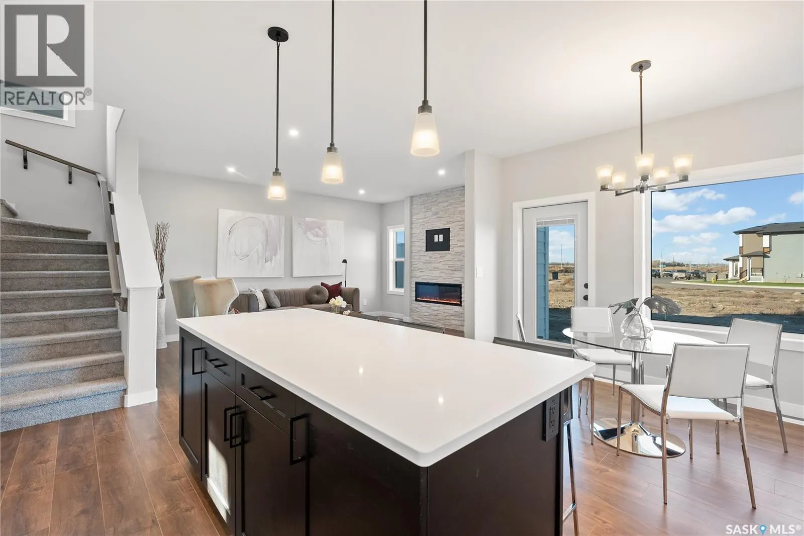 10 Vancouver CRESCENT