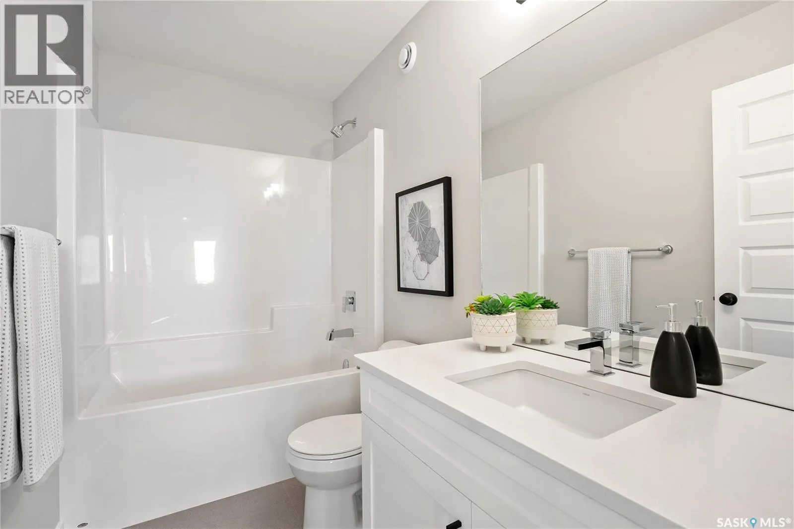 10 Vancouver CRESCENT