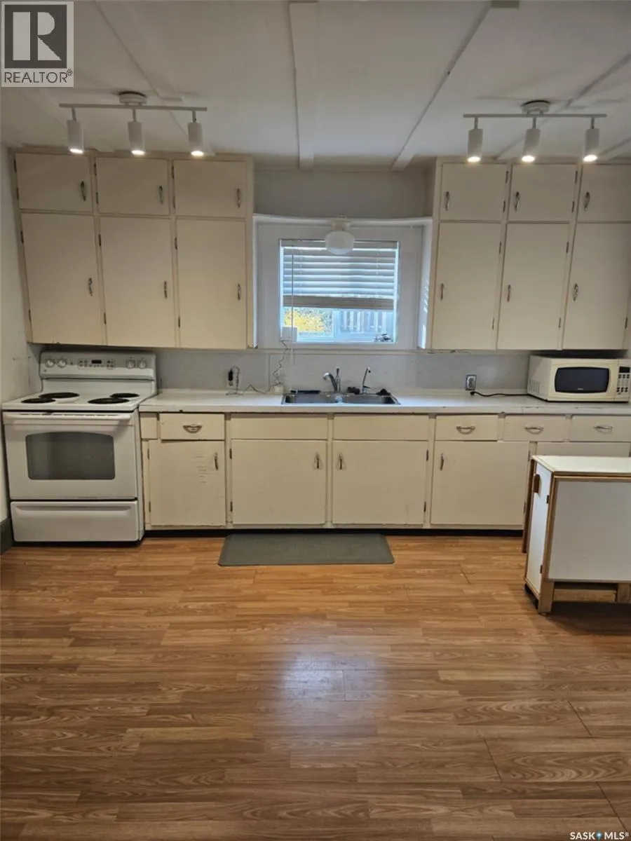231 4th STREET