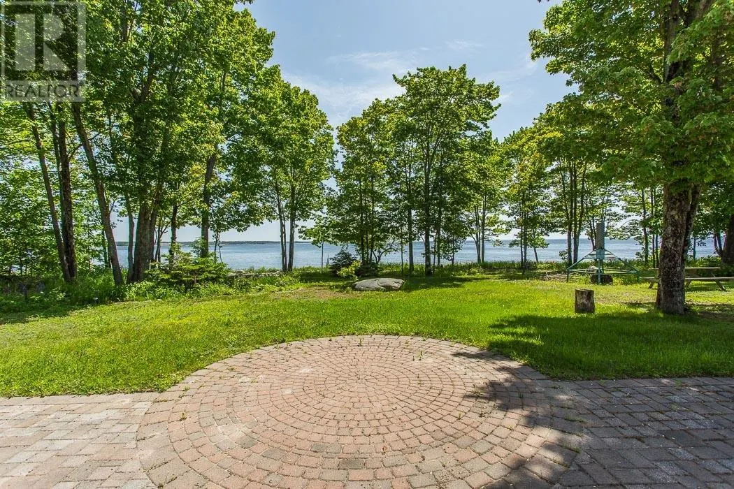 21 Lighthouse Point DR